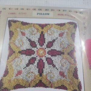 retro Multicolor starburst Latch Hook Pillow Kit  New, Open Box, boho, cottage